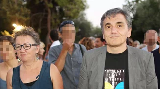 Ευκλείδης Τσακαλώτος | Πήρε διαζύγιο από τη Heather Denise Gibson έπειτα από 35 χρόνια κοινής πορείας