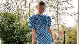 Emma Corrin | Οι 8 εμφανίσεις που αποκαλύπτουν το στιλ της νέας "Πριγκίπισσας Diana"