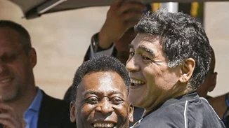 Κηδεία Maradona - Συγκίνηση με το στεφάνι του Pele | "Ο Θεός σε έκανε ιδιοφυΐα"