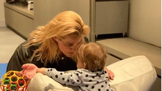 Τζένη Μπότση - Αλέξανδρος Μιχαλάς | Η κόρη τους, Αλίκη, έγινε ενός έτους - Η εντυπωσιακή τούρτα και το τρυφερό μήνυμα της ηθοποιού