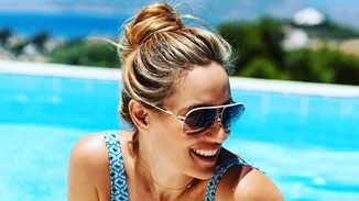 Ελεονώρα Μελέτη | Κάνει σερφ ακόμα και τον Δεκέμβριο