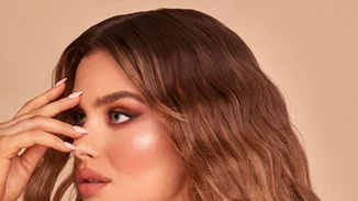 Ψάχνεις γιορτινά μακιγιάζ; Συγκεντρώσαμε 8 pink makeup looks για να κάνεις τη διαφορά