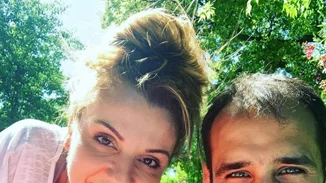 Ματίνα Νικολάου | Φωτογραφίζεται μαζί με τον Βασίλη Πορφυράκη στο στολισμένο σπίτι της