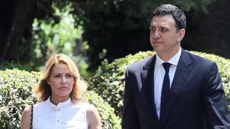 Η Τζένη Μπαλατσινού νονά με εντυπωσιακό σατέν φόρεμα