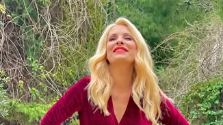 Ελένη Μενεγάκη | Φόρεσε το πιο εντυπωσιακό φόρεμα για τις γιορτές