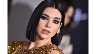 Η Dua Lipa γιόρτασε τα Χριστούγεννα με την οικογένεια Hadid