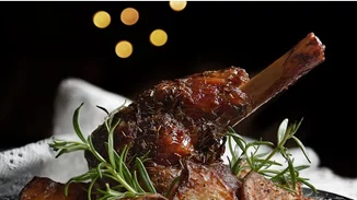 Κότσι μοσχαρίσιο με κρασί