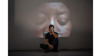 "Συναντήσεις με αξιοσημείωτους ανθρώπους" | Οι ιστορίες του Μενέλαου Καραμαγγιώλη μετατρέπονται σε διαδραστικά ντοκιμαντέρ