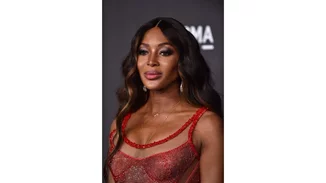 Η Naomi Campbell δωρίζει γεύματα σε νοσοκομεία
