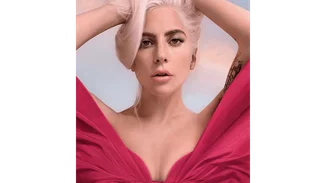 Η Lady Gaga έβαψε τα μαλλιά της σε (άλλο) ένα ασυνήθιστο χρώμα