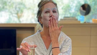 Ακροβατικά στο μπάνιο | Η Jennifer Aniston αποκάλυψε μια αδημοσίευτη φωτογραφία με δυνατό μήνυμα