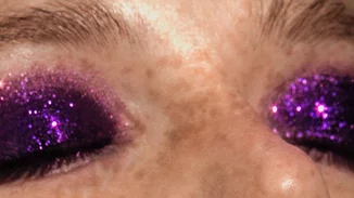 Glitter eyes | Ιδέες μακιγιάζ για να κάνεις τα μάτια σου να λάμπουν