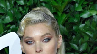 Οι μπούκλες της Elsa Hosk είναι ό, τι πιο ωραίο είδαμε σήμερα