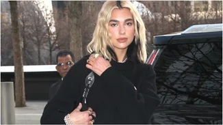 Αυτά είναι τα αγαπημένα sneakers της Dua Lipa