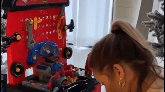 Χάρης Χριστόπουλος | Απαθανατίζει την Anita Brand να παίζει με τον πέντε μηνών γιο τους (vid)