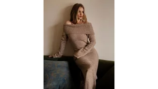 To πλεκτό φόρεμα της Rosie Huntington-Whiteley είναι το must have του χειμώνα