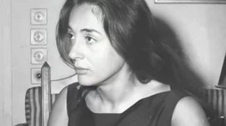 «1968 στη Μεγάλη Βρετανία» | Η Έλλη Λαμπέτη μαζί με τον Κώστα Καρρά σε επίδειξη μόδας