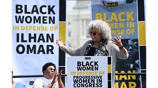 Η Angela Davis λανσάρει συλλογή ρούχων εμπνευσμένη από τους ακτιβιστές των πολιτικών δικαιωμάτων