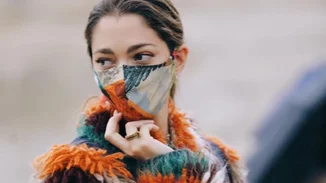 Face Covering | 8 μάσκες για να τις συνδυάσετε με τα glam looks σας