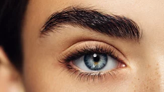 Πώς να μακρύνω τα φρύδια μου; Το No.1 tip είναι και το πιο απλό