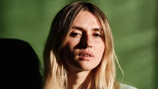 Pink Hair Don't Care | Δες το νέο ανανεωμένο hair look της Janna Sireac