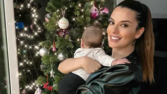 Νικολέττα Ράλλη | Κάνει βόλτες με την 6 μηνών κόρη της στη χριστουγεννιάτικη Αθήνα