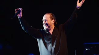 «Ο γάμος ποτέ δεν μου πήγαινε» | Ο Γιάννης Πάριος μιλάει για τη ζωή του