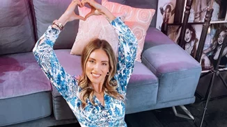 5 φορές που η Αθηνά Οικονομάκου μάς έπεισε πως το floral είναι το must μοτίβο του χειμώνα