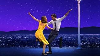 Just in time for Christmas | 10 εορταστικά σύνολα εμπνευσμένα από κινηματογραφικές στιγμές