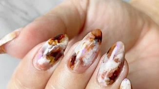 15 ευφάνταστα μανικιούρ που πρέπει να δοκιμάσεις μόλις ανοίξουν τα nail salons