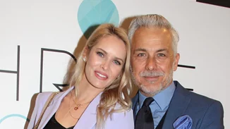 Χάρης Χριστόπουλος – Anita Brand | Η νέα φωτογραφία του γιου τους στο στολισμένο σαλόνι της οικογένειας