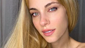 Η Δούκισσα Νομικού κουρεύτηκε (πολύ) και άλλαξε χρώμα στα μαλλιά της