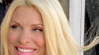 Ελένη Μενεγάκη | Με πιο μακριά μαλλιά από ποτέ η παρουσιάστρια