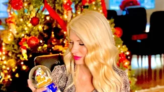 «Σε λίγες ώρες ο χρόνος αλλάζει» | Οι σκέψεις της Ελένης Μενεγάκη και η φωτογραφία με mini φόρεμα στο σαλόνι του σπιτιού της