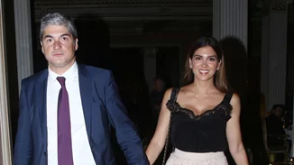 Σταματίνα Τσιμτσιλή | Η φωτογραφία με φουσκωμένη κοιλίτσα από την εγκυμοσύνη - Με κόκκινο mini φόρεμα