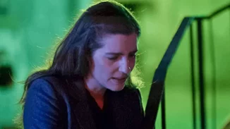 Άγριες Μέλισσες | Η Ελένη δέχεται επίθεση από τον Βόσκαρη