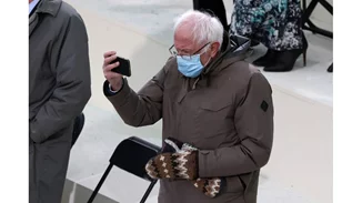 Πρέπει να μιλήσουμε για το μπουφάν του Bernie Sanders