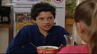 Άρης Τσάπης | Ο «Θανάσης» από το «Ευτυχισμένοι Μαζί» ποζάρει με τη σύντροφο και τον γιο του