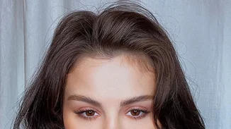 Selena Gomez | Φόρεσε κόκκινο κραγιόν και θέλουμε να το αντιγράψουμε asap