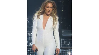H Jennifer Lopez δάκρυσε μιλώντας για τις απώλειες του 2020
