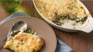 Σπανάκι με ψωμί και τυριά ογκρατέν