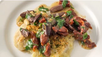 Φιλέτα μπακαλιάρου με σάλτσα ελιάς και λιαστής ντομάτας