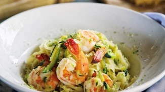 Pasta με γαρίδες και κολοκυθάκι