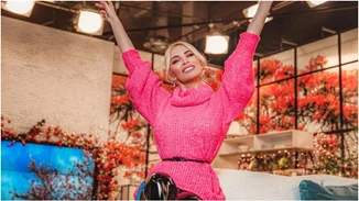 Πώς να φορέσω το βινύλ παντελόνι | Η Κατερίνα Καινούργιου προτείνει το τέλειο look