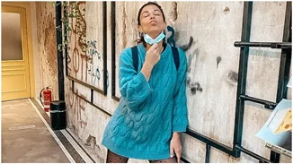 Η Κατερίνα Παπουτσάκη με cable knit πουλόβερ από τα H&M | Η αγορά-επένδυση του φετινού χειμώνα