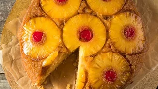 Κέικ με ρούμι και ανανά