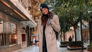 Casual chic | Η Χριστίνα Μπόμπα σου δείχνει πως να είσαι κομψή ακόμα κι όταν στέλνεις 6 για περπάτημα