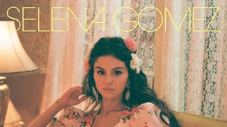 Η Selena Gomez με το φλοράλ φόρεμα που λατρέψεις