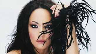 50 and Fabulous | Η Μάρω Λύτρα έβαψε τα μαλλιά της ροζ και έγινε αγνώριστη