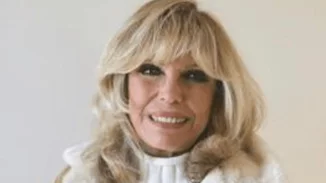 Αναμένεται το «Start Walkin' 1965-1976» και η Nancy Sinatra